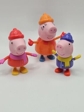 Peppa Pig Peppa's Family Wintertime Figure Set George Mummy